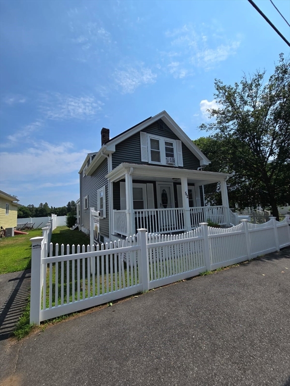 52 Glenwood Rd, Lynn, Massachusetts, 2 Bedrooms Bedrooms, 5 Rooms Rooms,2.5 BathroomsBathrooms,Residential,For Sale,Glenwood Rd,73499743