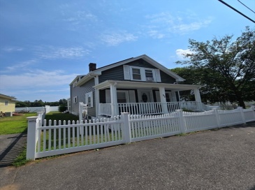 52 Glenwood Rd, Lynn, Massachusetts, 2 Bedrooms Bedrooms, 5 Rooms Rooms,2.5 BathroomsBathrooms,Residential,For Sale,Glenwood Rd,73499743 52 Glenwood Rd, Lynn, Massachusetts, 2 Bedrooms Bedrooms, 5 Rooms Rooms,2.5 BathroomsBathrooms,Residential,For Sale,Glenwood Rd,73499743