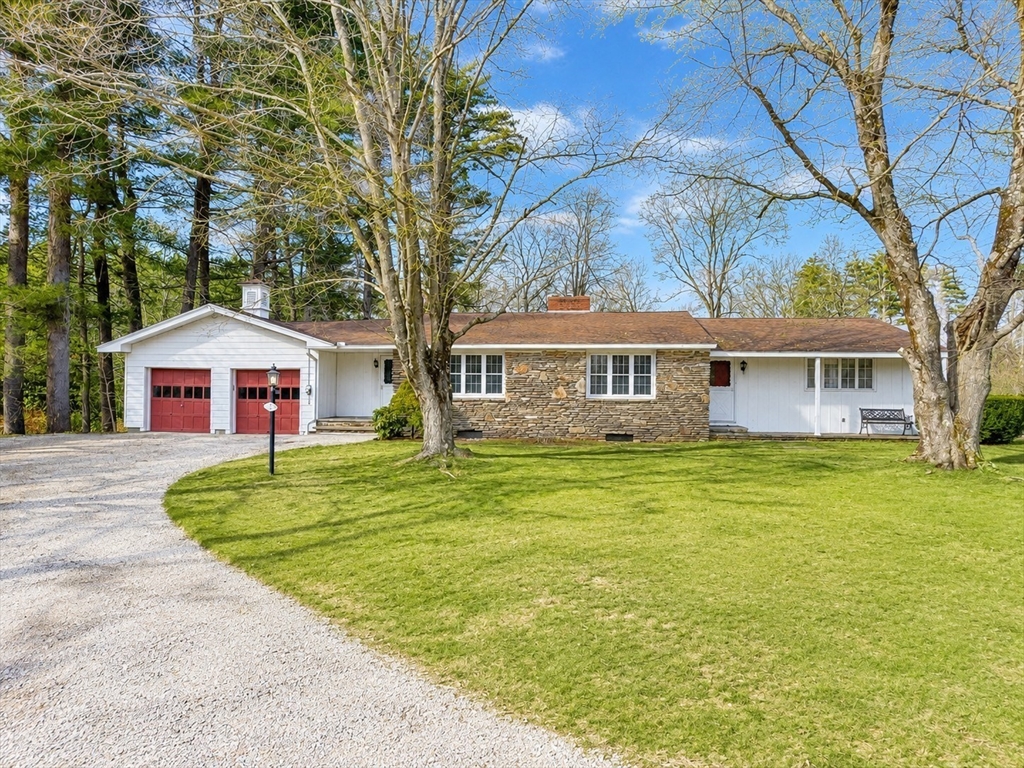 212 Charlton Road, Sturbridge, Massachusetts, 3 Bedrooms Bedrooms, 6 Rooms Rooms,1 BathroomBathrooms,Residential,For Sale,Charlton Road,73551700