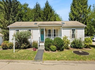 31 Fieldwood Dr, Bridgewater, Massachusetts, 2 Bedrooms Bedrooms, 7 Rooms Rooms,2 BathroomsBathrooms,Residential,For Sale,Fieldwood Dr,73551444