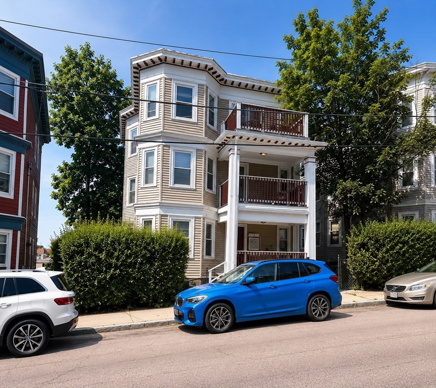 22 Rowell St, Boston, Massachusetts, 8 Bedrooms Bedrooms, 15 Rooms Rooms,3 BathroomsBathrooms,Residential Income,For Sale,Rowell St,73551760