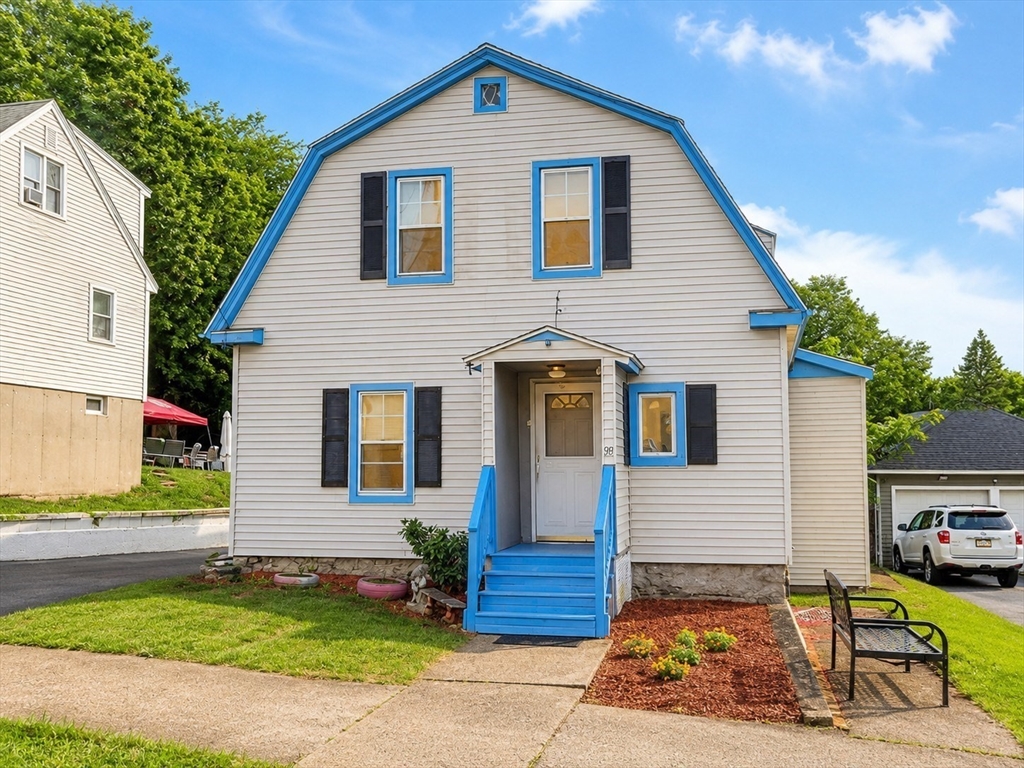 89 Sayles St, Lowell, Massachusetts, 3 Bedrooms Bedrooms, 8 Rooms Rooms,3 BathroomsBathrooms,Residential,For Sale,Sayles St,73551645