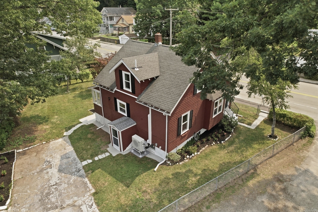 365 Lake Avenue, Worcester, Massachusetts, 3 Bedrooms Bedrooms, 7 Rooms Rooms,1.5 BathroomsBathrooms,Residential,For Sale,Lake Avenue,73551520