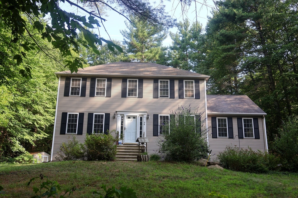 94 Whitins Rd, Sutton, Massachusetts, 3 Bedrooms Bedrooms, 7 Rooms Rooms,2.5 BathroomsBathrooms,Residential,For Sale,Whitins Rd,73551720