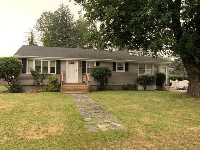 35 Airport Rd, Grafton, Massachusetts, 2 Bedrooms Bedrooms, 5 Rooms Rooms,2 BathroomsBathrooms,Residential,For Sale,Airport Rd,73551730