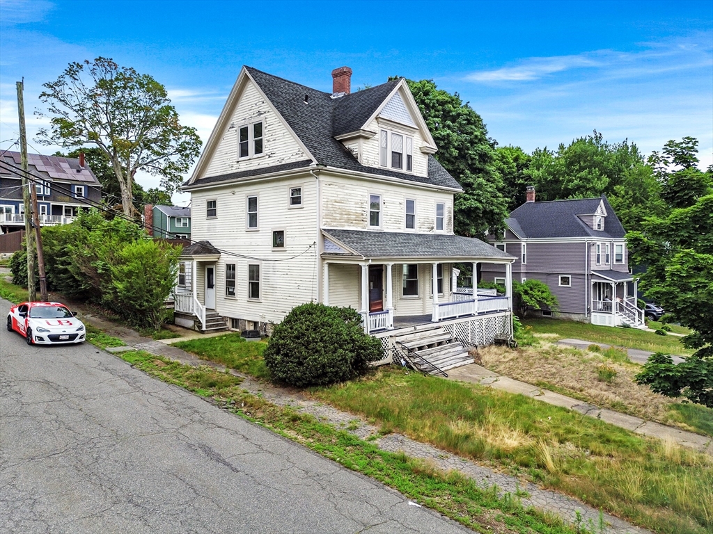 33 High St, Stoneham, Massachusetts, 5 Bedrooms Bedrooms, 11 Rooms Rooms,3 BathroomsBathrooms,Residential,For Sale,High St,73551789