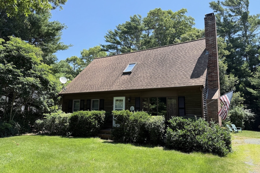 729 Old Barnstable Rd, Falmouth, Massachusetts, 3 Bedrooms Bedrooms, 6 Rooms Rooms,2 BathroomsBathrooms,Residential,For Sale,Old Barnstable Rd,73547581