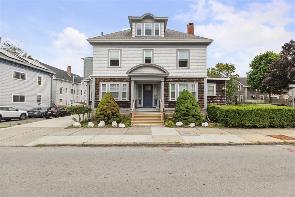 596 County St, New Bedford, Massachusetts, 5 Bedrooms Bedrooms, 8 Rooms Rooms,2.5 BathroomsBathrooms,Residential,For Sale,County St,73551877