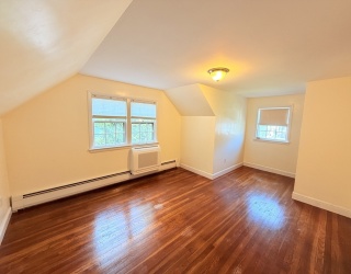 26 Pearl St, Lexington, Massachusetts, 3 Bedrooms Bedrooms, 6 Rooms Rooms,1.5 BathroomsBathrooms,Residential,For Sale,Pearl St,73551880