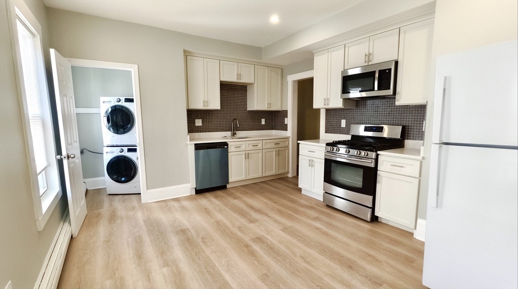 553 Dorchester Ave, Boston, Massachusetts, 3 Bedrooms Bedrooms, 5 Rooms Rooms,1 BathroomBathrooms,Residential Lease,For Rent,Dorchester Ave,73551904