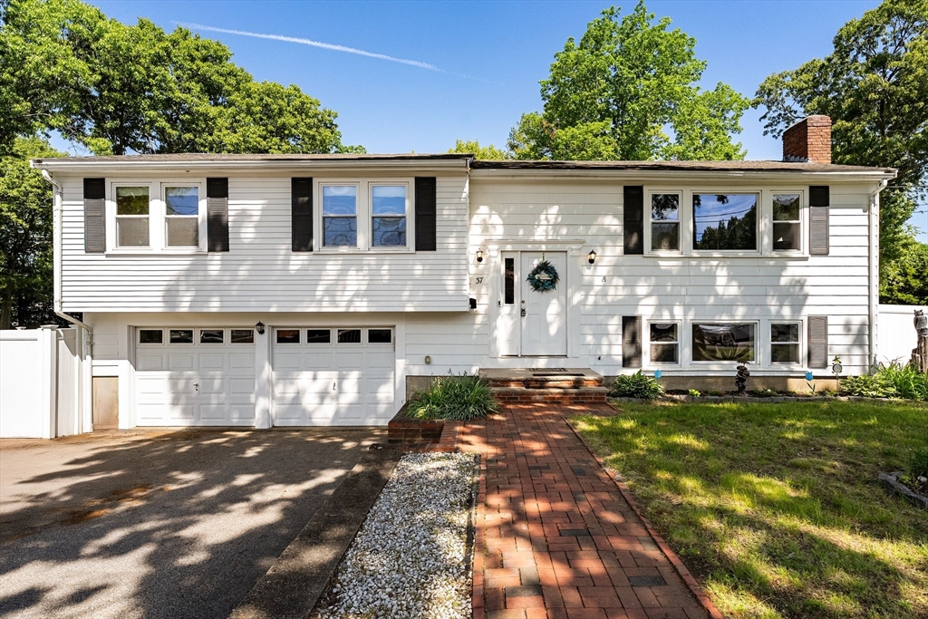 37 Old Coach Rd, Braintree, Massachusetts, 3 Bedrooms Bedrooms, 8 Rooms Rooms,2.5 BathroomsBathrooms,Residential,For Sale,Old Coach Rd,73528453