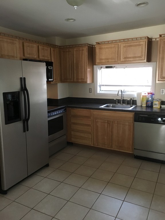 957 Temple St, Whitman, Massachusetts, 1 Bedroom Bedrooms, 4 Rooms Rooms,1 BathroomBathrooms,Residential Lease,For Rent,Temple St,73539042