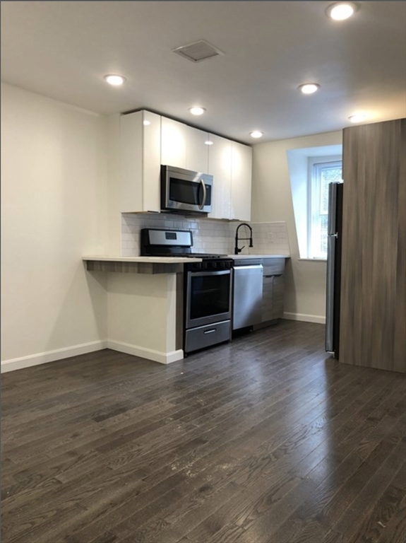 92 Lexington Street, Boston, Massachusetts, 2 Bedrooms Bedrooms, 3 Rooms Rooms,2 BathroomsBathrooms,Residential Lease,For Rent,Lexington Street,73531932