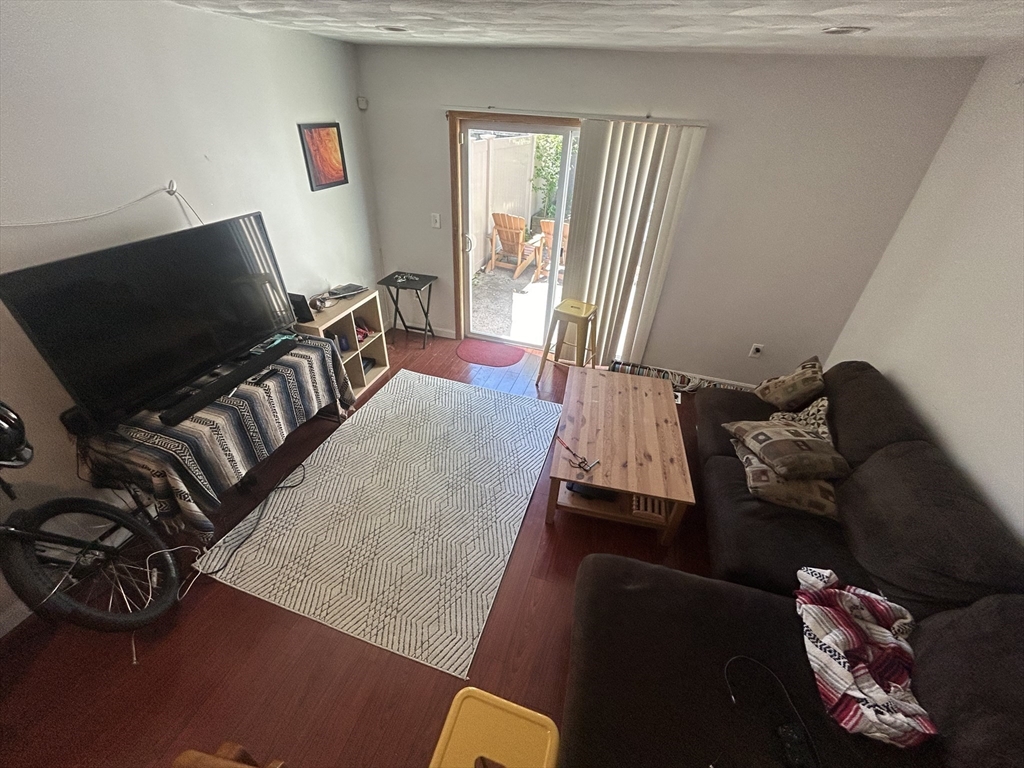 62 Marshall, Somerville, Massachusetts, 3 Bedrooms Bedrooms, 6 Rooms Rooms,2.5 BathroomsBathrooms,Residential Lease,For Rent,Marshall,73528933