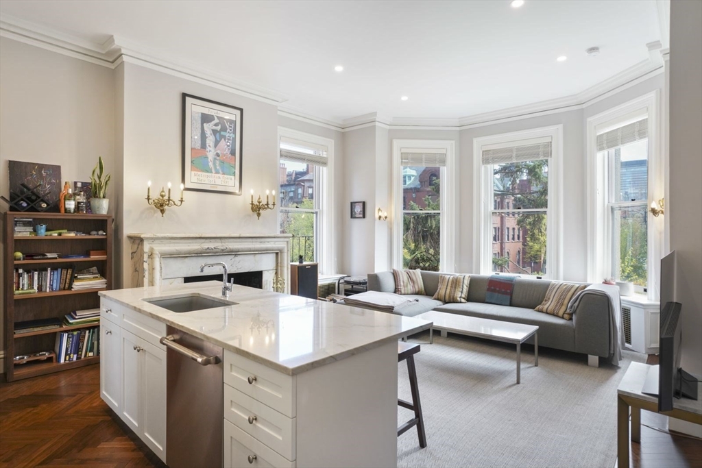 334 Beacon, Boston, Massachusetts, 1 Bedroom Bedrooms, 3 Rooms Rooms,1 BathroomBathrooms,Residential Lease,For Rent,Beacon,73551972