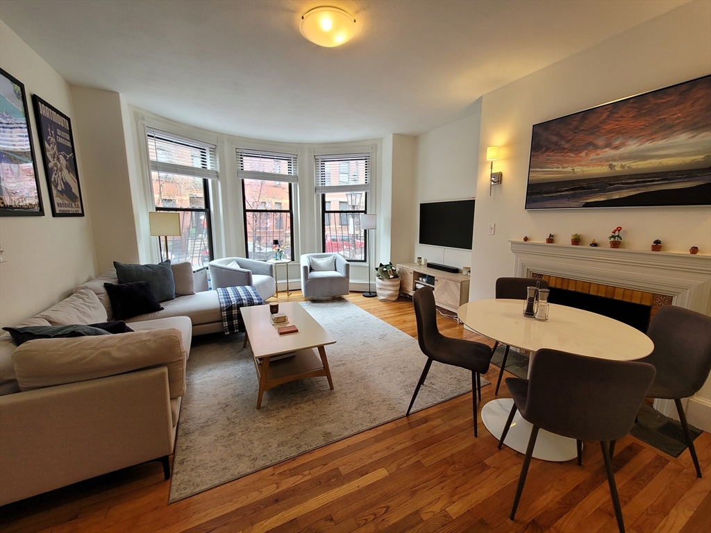 426 Marlborough St, Boston, Massachusetts, 2 Bedrooms Bedrooms, 5 Rooms Rooms,2 BathroomsBathrooms,Residential Lease,For Rent,Marlborough St,73551989