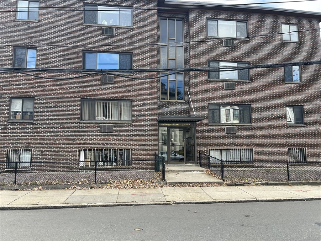 39 Linden St, Boston, Massachusetts, 2 Bedrooms Bedrooms, 5 Rooms Rooms,1 BathroomBathrooms,Residential Lease,For Rent,Linden St,73551993