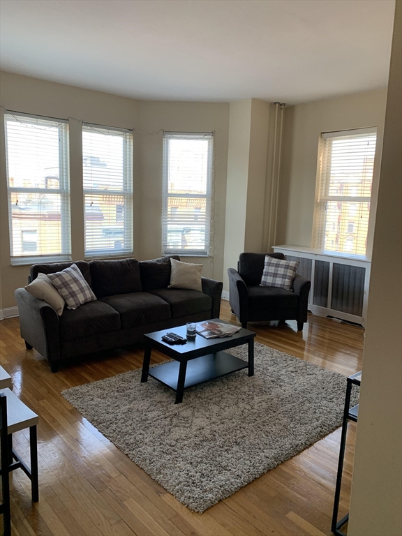 411 Marlborough St, Boston, Massachusetts, 3 Bedrooms Bedrooms, 5 Rooms Rooms,1.5 BathroomsBathrooms,Residential Lease,For Rent,Marlborough St,73551998