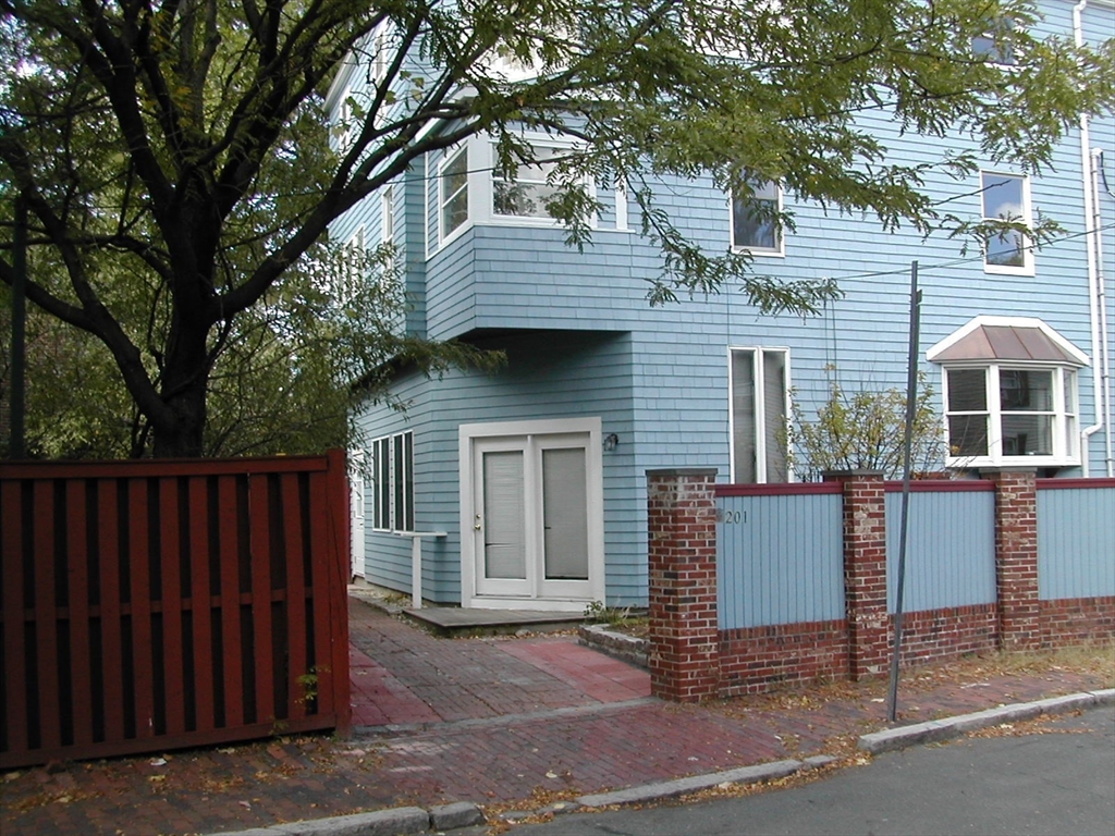 201 Clark Street, Cambridge, Massachusetts, 2 Rooms Rooms,1 BathroomBathrooms,Residential Lease,For Rent,Clark Street,73552007