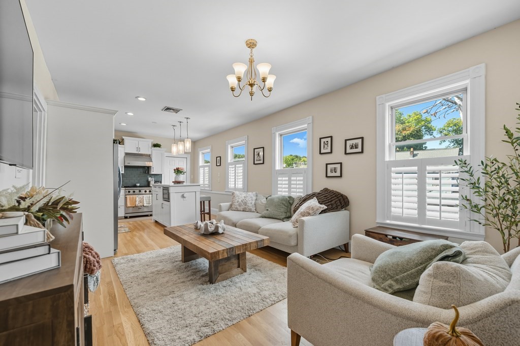 285 Neponset Ave, Boston, Massachusetts, 3 Bedrooms Bedrooms, 5 Rooms Rooms,1 BathroomBathrooms,Residential Lease,For Rent,Neponset Ave,73552032