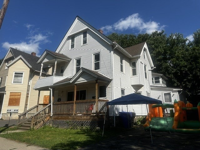 61-63 Acushnet Ave, Springfield, Massachusetts, 5 Bedrooms Bedrooms, 13 Rooms Rooms,2 BathroomsBathrooms,Residential Income,For Sale,Acushnet Ave,73552042