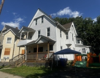 61-63 Acushnet Ave, Springfield, Massachusetts, 5 Bedrooms Bedrooms, 13 Rooms Rooms,2 BathroomsBathrooms,Residential Income,For Sale,Acushnet Ave,73552042