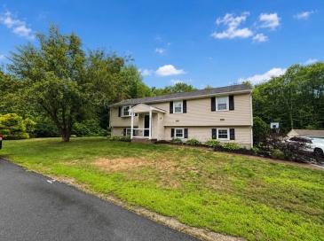 2 Johnson Ln, Newbury, Massachusetts, 3 Bedrooms Bedrooms, 6 Rooms Rooms,1.5 BathroomsBathrooms,Residential Lease,For Rent,Johnson Ln,73552020
