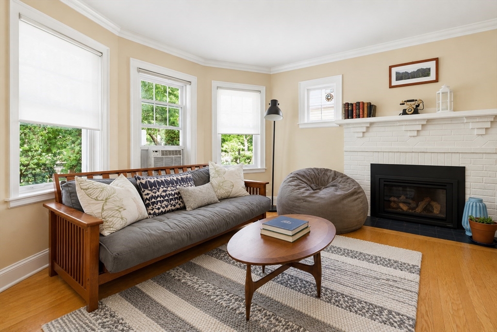 9 Seagrave, Cambridge, Massachusetts, 2 Bedrooms Bedrooms, 6 Rooms Rooms,1 BathroomBathrooms,Residential Lease,For Rent,Seagrave,73537590