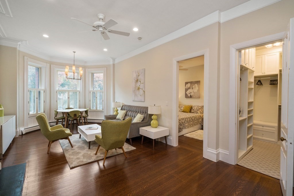 320 Commonwealth Ave, Boston, Massachusetts, 1 Bedroom Bedrooms, 3 Rooms Rooms,1 BathroomBathrooms,Residential Lease,For Rent,Commonwealth Ave,73536243