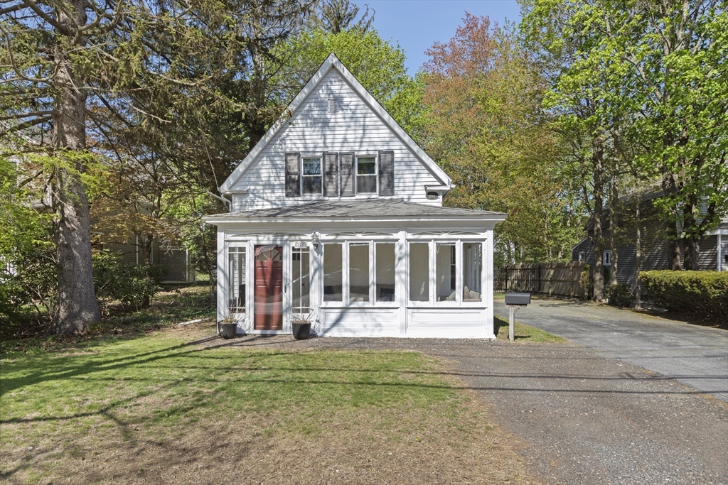 226 Central St, Foxboro, Massachusetts, 2 Bedrooms Bedrooms, 6 Rooms Rooms,1.5 BathroomsBathrooms,Residential,For Sale,Central St,73513801