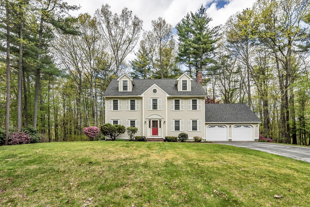 4 Cherokee Court, Londonderry, New Hampshire, 4 Bedrooms Bedrooms, 11 Rooms Rooms,2.5 BathroomsBathrooms,Residential,For Sale,Cherokee Court,73527532