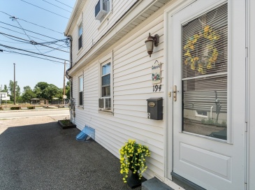 194 Lake Street, Waltham, Massachusetts, 2 Bedrooms Bedrooms, 5 Rooms Rooms,1.5 BathroomsBathrooms,Residential Lease,For Rent,Lake Street,73551360