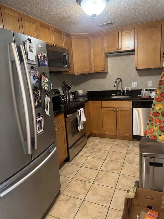 2456 Massachusetts Ave, Cambridge, Massachusetts, 2 Bedrooms Bedrooms, 3 Rooms Rooms,2 BathroomsBathrooms,Residential Lease,For Rent,Massachusetts Ave,73515427