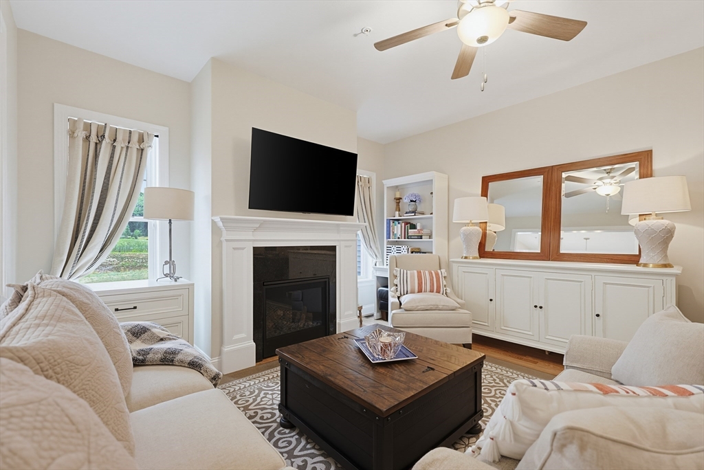 64 Palmetto Dr, Bellingham, Massachusetts, 2 Bedrooms Bedrooms, 6 Rooms Rooms,2.5 BathroomsBathrooms,Residential,For Sale,Palmetto Dr,73546055