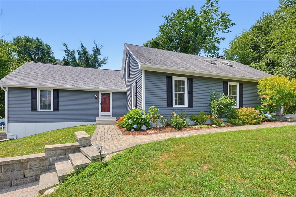 316 W Sutton Rd, Sutton, Massachusetts, 3 Bedrooms Bedrooms, 6 Rooms Rooms,3 BathroomsBathrooms,Residential,For Sale,W Sutton Rd,73552061