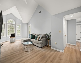 111 Carriage Ln, Taunton, Massachusetts, 2 Bedrooms Bedrooms, 4 Rooms Rooms,2 BathroomsBathrooms,Residential,For Sale,Carriage Ln,73552062