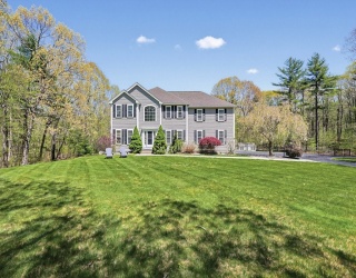 10 Essex St, Douglas, Massachusetts, 4 Bedrooms Bedrooms, 10 Rooms Rooms,2.5 BathroomsBathrooms,Residential,For Sale,Essex St,73520501