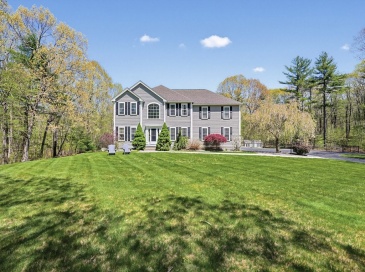 10 Essex St, Douglas, Massachusetts, 4 Bedrooms Bedrooms, 10 Rooms Rooms,2.5 BathroomsBathrooms,Residential,For Sale,Essex St,73520501