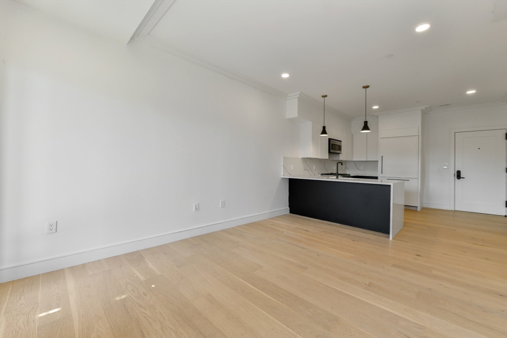 50 Leo M. Birmingham Parkway, Boston, Massachusetts, 2 Bedrooms Bedrooms, 5 Rooms Rooms,2 BathroomsBathrooms,Residential,For Sale,Leo M. Birmingham Parkway,73552068