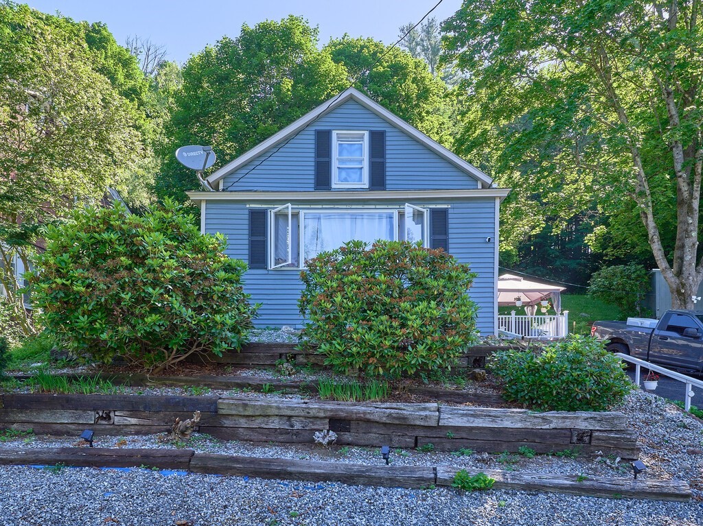 53 Temple Street, Spencer, Massachusetts, 2 Bedrooms Bedrooms, 5 Rooms Rooms,1 BathroomBathrooms,Residential,For Sale,Temple Street,73552082