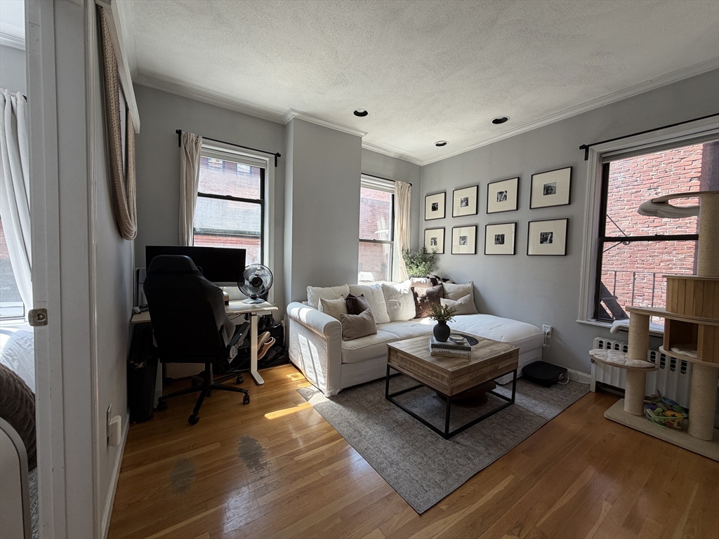 40 Saint Botolph St, Boston, Massachusetts, 1 Bedroom Bedrooms, 3 Rooms Rooms,1 BathroomBathrooms,Residential Lease,For Rent,Saint Botolph St,73552097