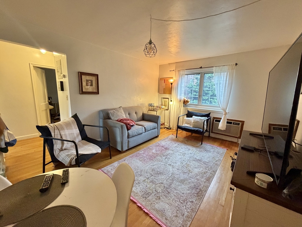24 St. Paul Street, Brookline, Massachusetts, 2 Bedrooms Bedrooms, 4 Rooms Rooms,1 BathroomBathrooms,Residential Lease,For Rent,St. Paul Street,73552095