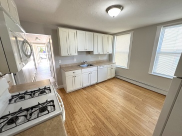 26 Arlington Ave, Revere, Massachusetts, 4 Bedrooms Bedrooms, 5 Rooms Rooms,1 BathroomBathrooms,Residential Lease,For Rent,Arlington Ave,73552106