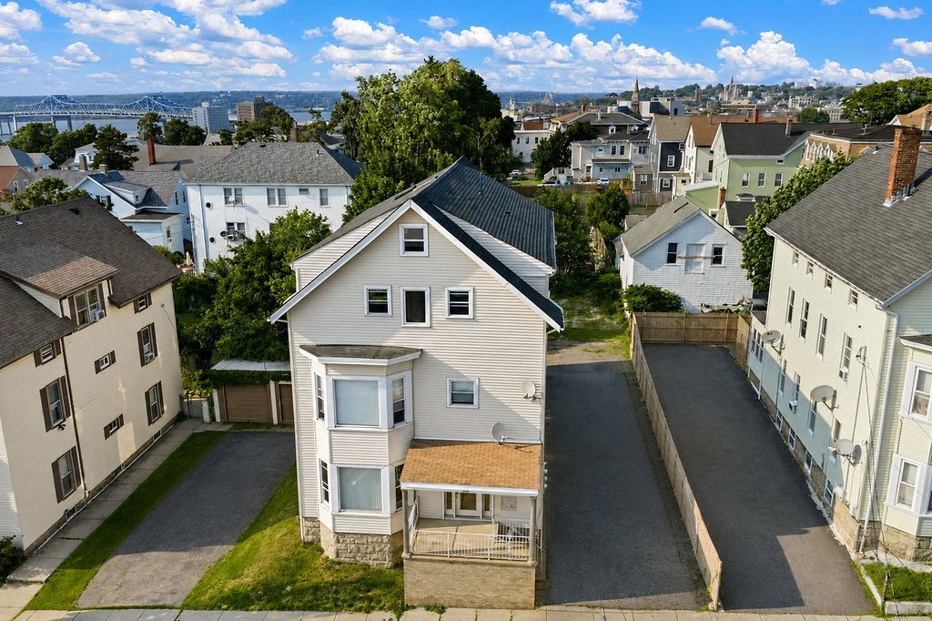 998 Middle, Fall River, Massachusetts, 9 Bedrooms Bedrooms, 15 Rooms Rooms,3 BathroomsBathrooms,Residential Income,For Sale,Middle,73552109