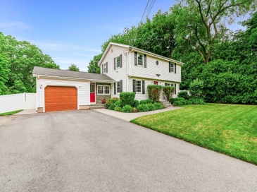231 Haverhill St, Rowley, Massachusetts, 3 Bedrooms Bedrooms, 8 Rooms Rooms,2.5 BathroomsBathrooms,Residential,For Sale,Haverhill St,73552116