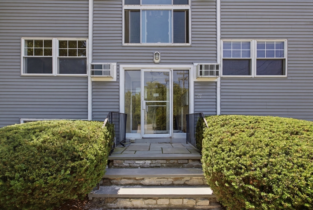 177 Franklin St, Stoneham, Massachusetts, 2 Bedrooms Bedrooms, 4 Rooms Rooms,1 BathroomBathrooms,Residential,For Sale,Franklin St,73546603