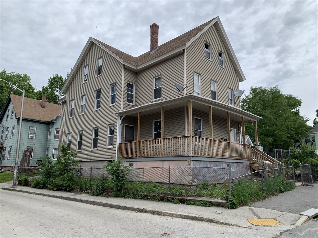 128 Austin St, Worcester, Massachusetts, 9 Bedrooms Bedrooms, 17 Rooms Rooms,3 BathroomsBathrooms,Residential Income,For Sale,Austin St,73552130