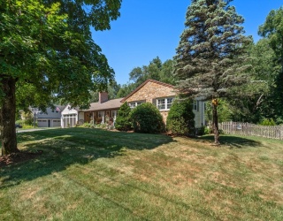 16 Burbank Lane, Lancaster, Massachusetts, 3 Bedrooms Bedrooms, 8 Rooms Rooms,2.5 BathroomsBathrooms,Residential,For Sale,Burbank Lane,73552135