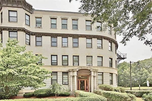 1880 Commonwealth Ave, Boston, Massachusetts, 1 Bedroom Bedrooms, 3 Rooms Rooms,1 BathroomBathrooms,Residential Lease,For Rent,Commonwealth Ave,73552152