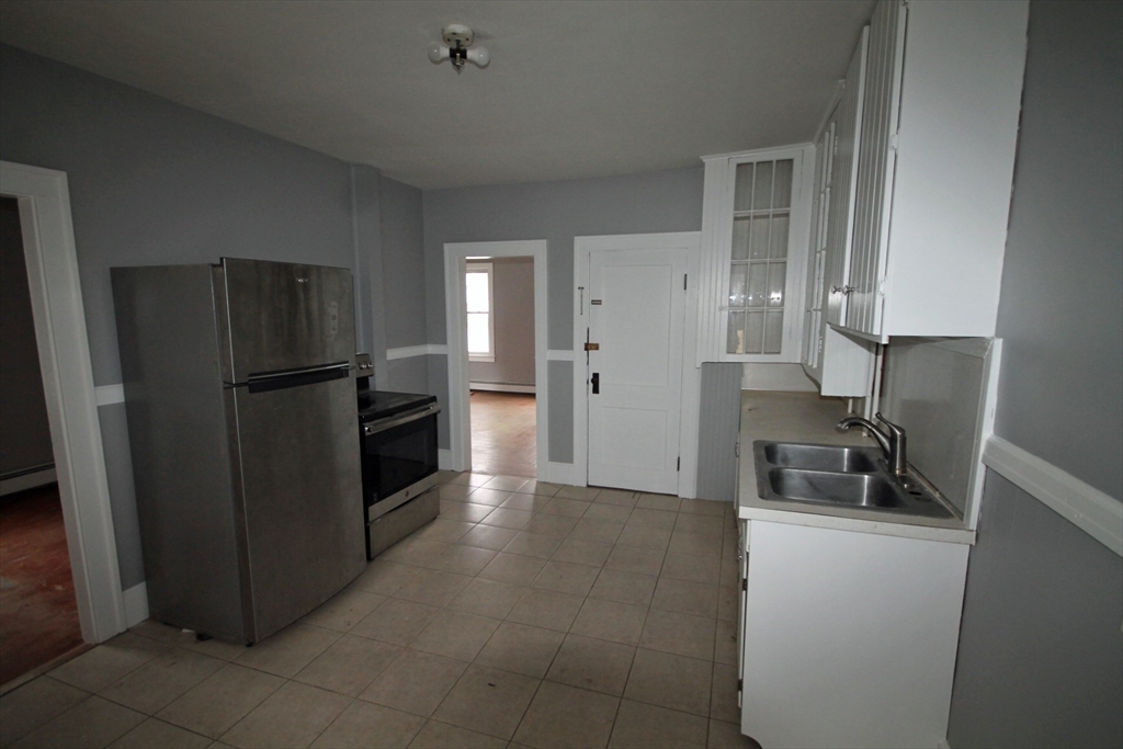 21-23 Maple Ave, Ware, Massachusetts, 2 Bedrooms Bedrooms, 4 Rooms Rooms,1 BathroomBathrooms,Residential Lease,For Rent,Maple Ave,73552159